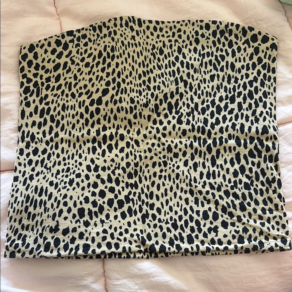 Brandy Melville Black and Tan Leopard Print Crop Top